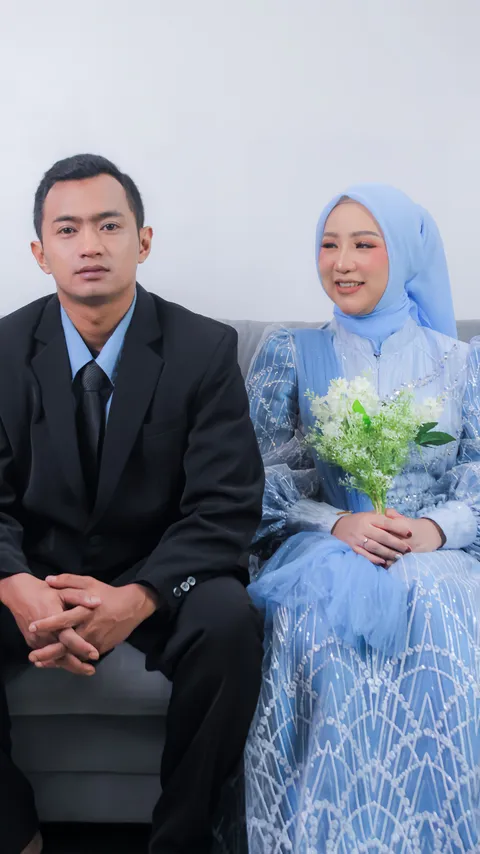 Foto sampul undangan Dela & Eka
