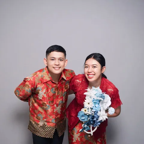 Foto sampul undangan Enos & Elda