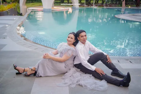 Foto sampul undangan Mona & Vecky