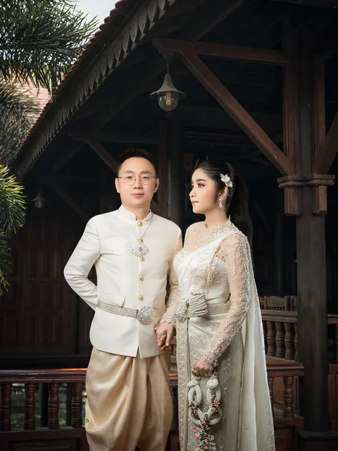 Foto sampul undangan Men Monyneath & Andy