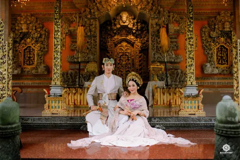 Foto sampul undangan Desi & Surya