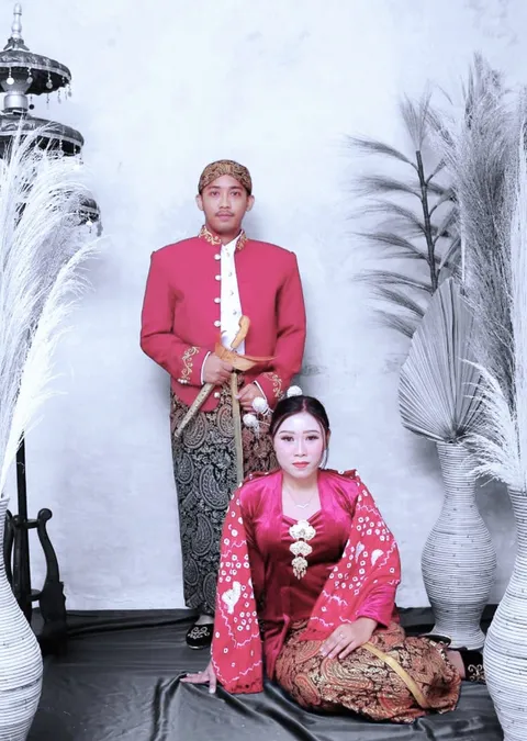 Foto sampul undangan Yulinda Siahaan & Dennis Triatmaja
