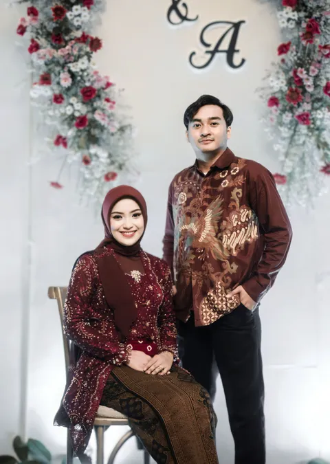 Foto sampul undangan Happy & Moment