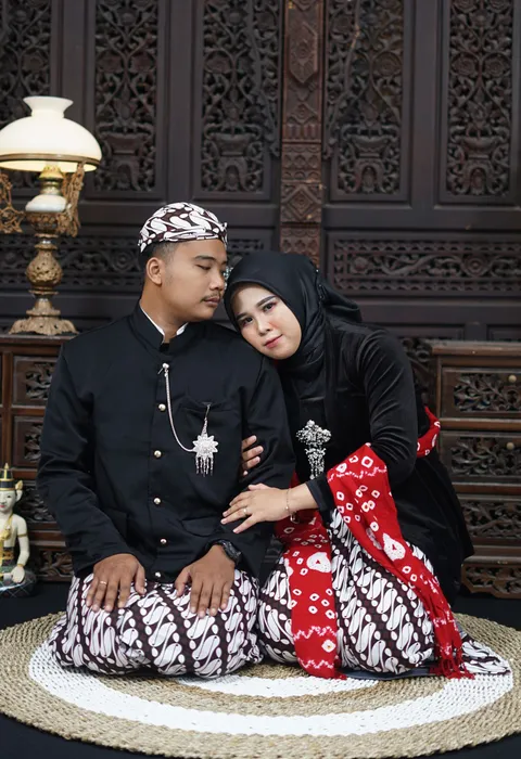 Foto sampul undangan Rofik & Yulia