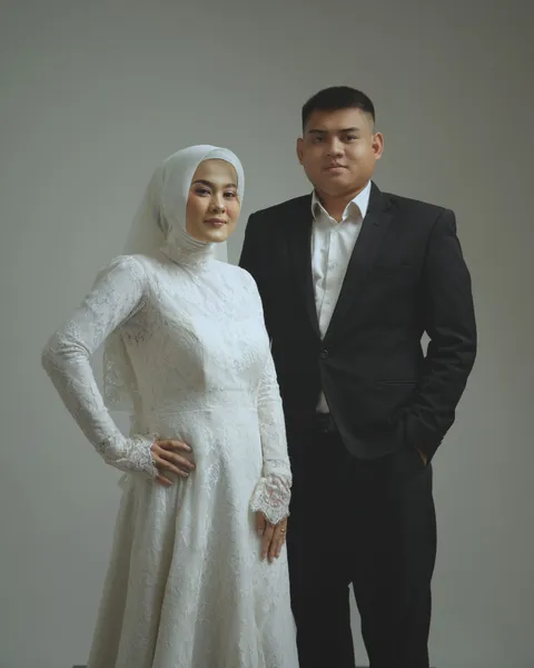 Foto sampul undangan Bustomi & Frihatini