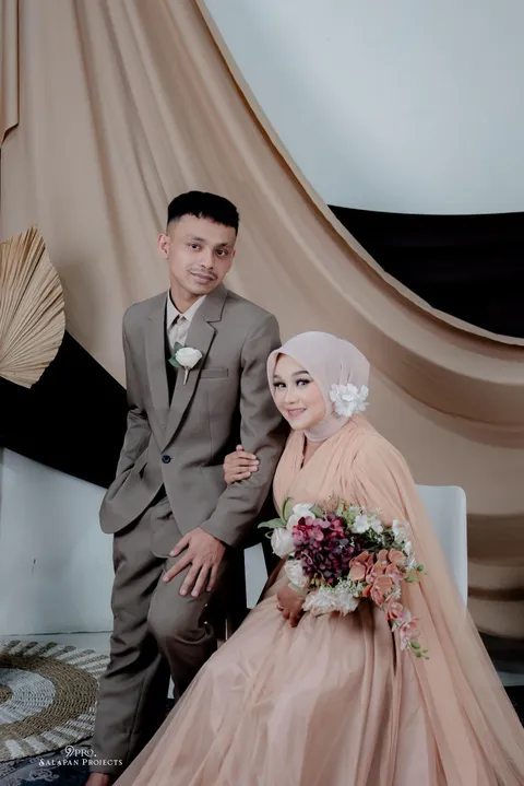 Foto sampul undangan Dandi & Mira