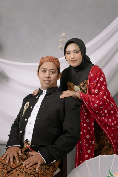 Foto sampul undangan Dewi & Yougi