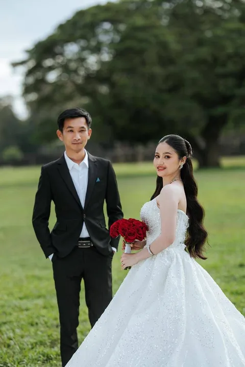 Foto sampul undangan Ya Ya & Asen