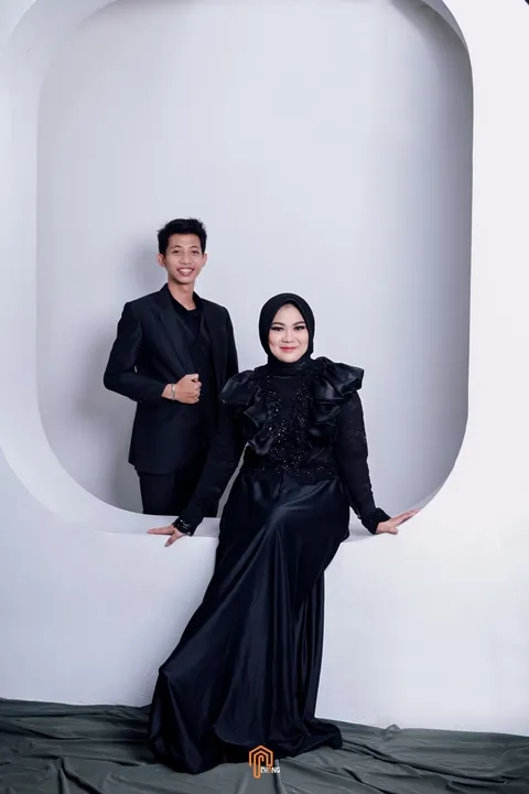 Foto sampul undangan Abu & Kutik
