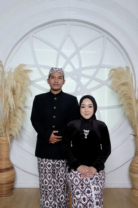 Foto sampul undangan Wedding & My