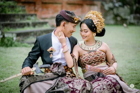 Foto sampul undangan Sriwidi & Apriawan