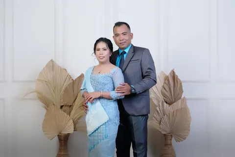Foto sampul undangan Listra & Roy