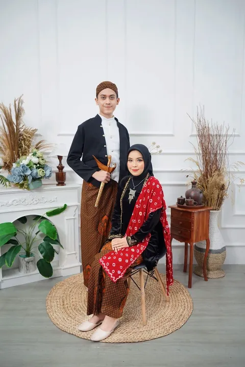 Foto sampul undangan Uli & Reza