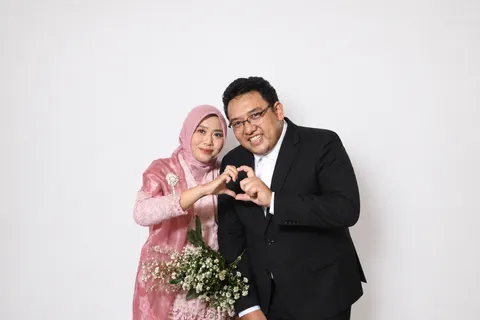 Foto sampul undangan Indah & Adi