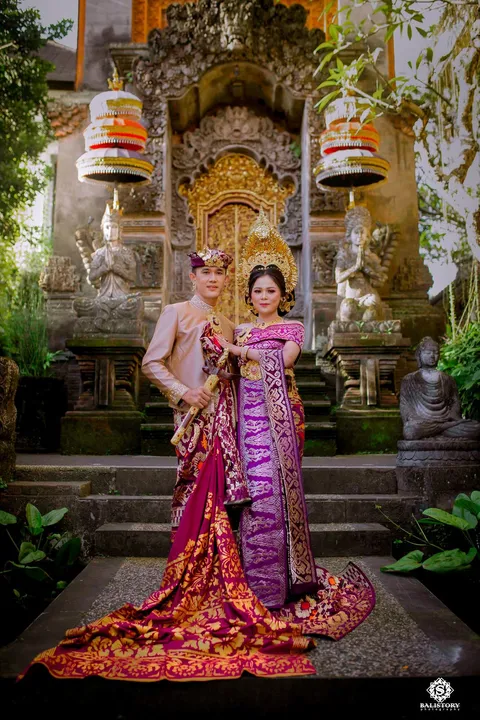 Foto sampul undangan Desi & Yogi