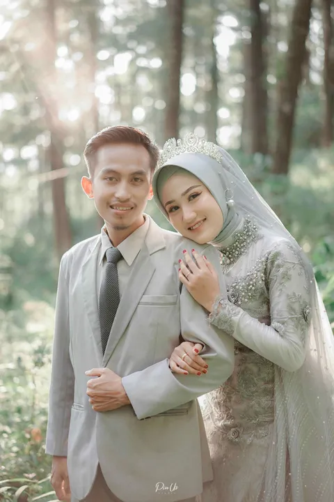 Foto sampul undangan Aris & Riana
