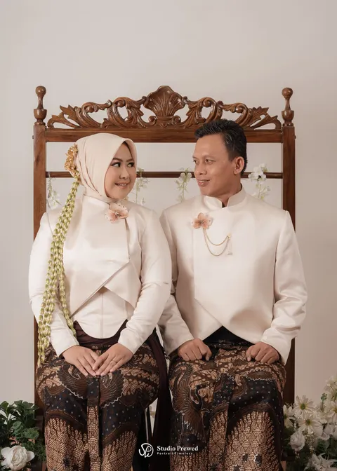 Foto sampul undangan Atin & Fungki