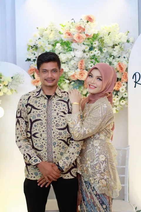 Foto sampul undangan Roy & Rizka