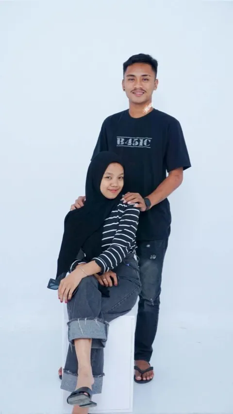 Foto sampul undangan Akmal & April