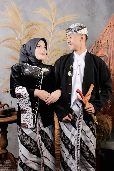 Foto sampul undangan Upi & Tira