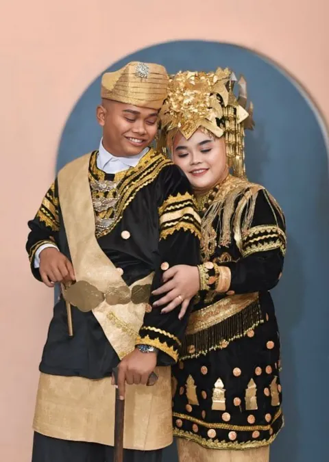 Foto sampul undangan Helmi & Fira