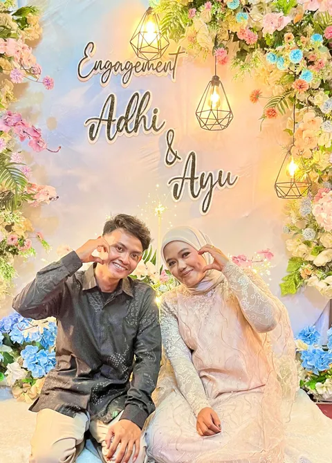 Foto sampul undangan Adhi & Ayu