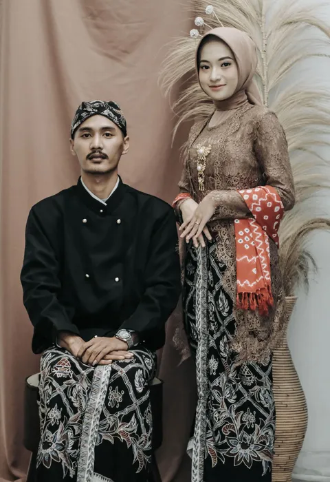 Foto sampul undangan Alvi & Emin