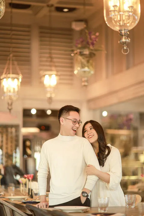 Foto sampul undangan Laurent & Welly