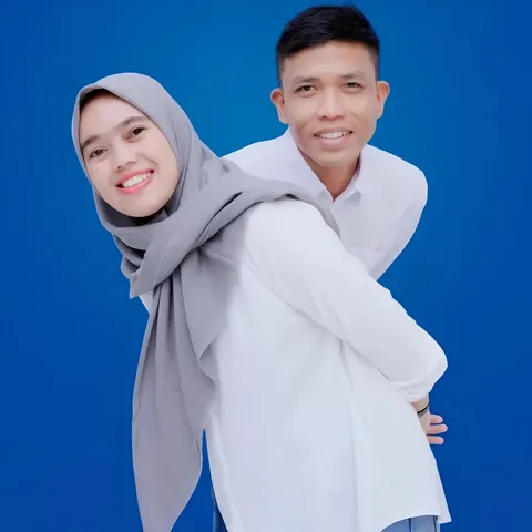 Foto sampul undangan Waldi & Mutia