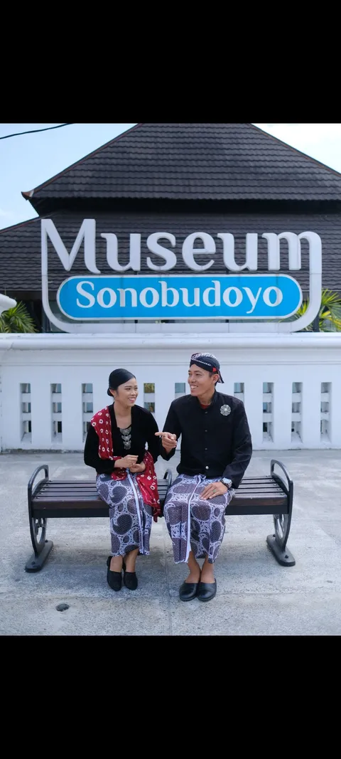 Foto sampul undangan Asri & Edy