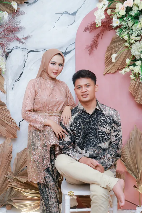 Foto sampul undangan Astri & Aziz