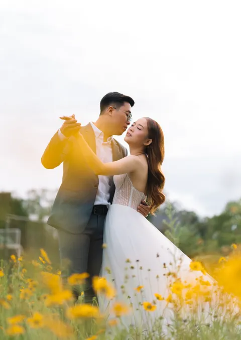 Foto sampul undangan Vika & Bob Atmaja