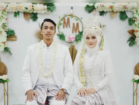 Foto sampul undangan Muchlis & Melinda