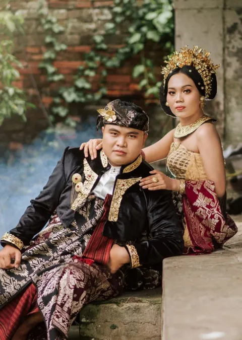 Foto sampul undangan Laras & Mang Adhi