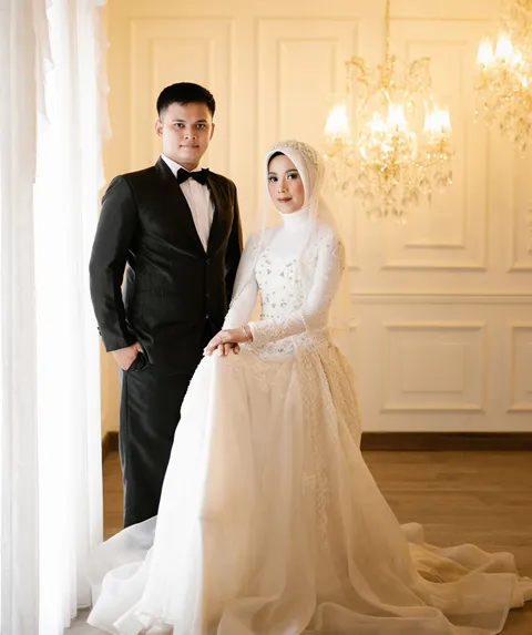 Foto sampul undangan Azis & Charolina