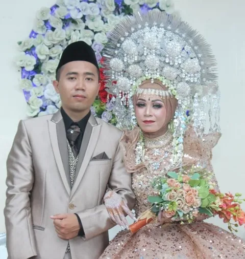 Foto sampul undangan Lutfiyah & Khosyiyar Rohman