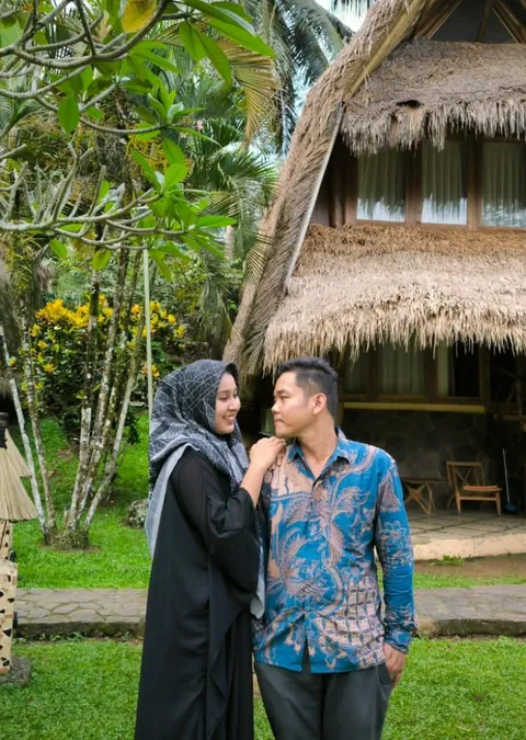 Foto sampul undangan Vivi & Luki