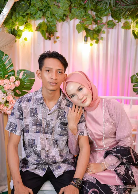 Foto sampul undangan Nia & Tomi