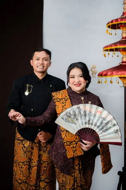 Foto sampul undangan Adi & Hesti