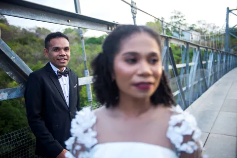 Foto sampul undangan Desi & Amos