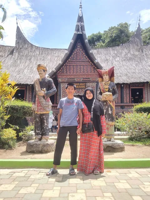 Foto sampul undangan Sari & Joko