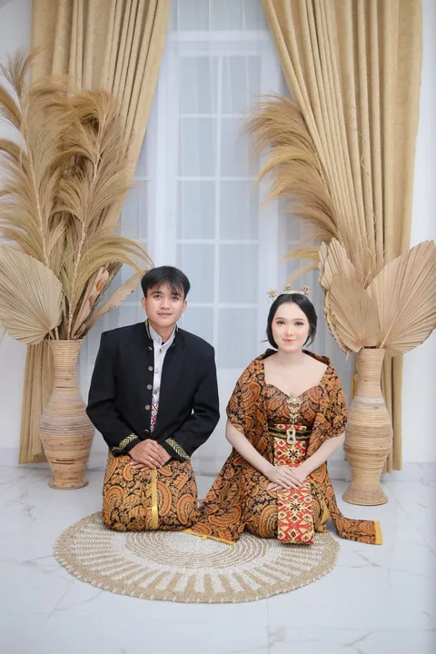 Foto sampul undangan Yuk & Nikah