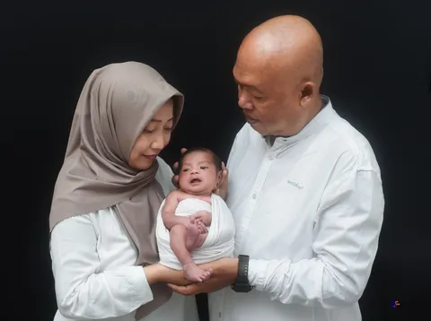 Foto sampul undangan Tasyakuran Kelahiran