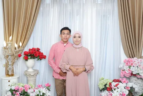 Foto sampul undangan Apri & Safia