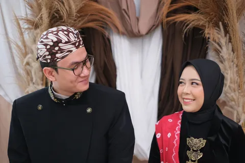 Foto sampul undangan Wisnu & Junisara