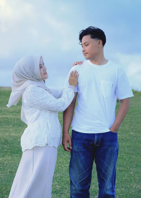 Foto sampul undangan Dinnuraen & Ali Akbar Selaparani