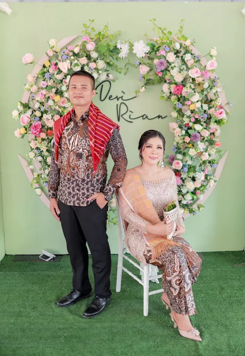 Foto sampul undangan Devi & Rian