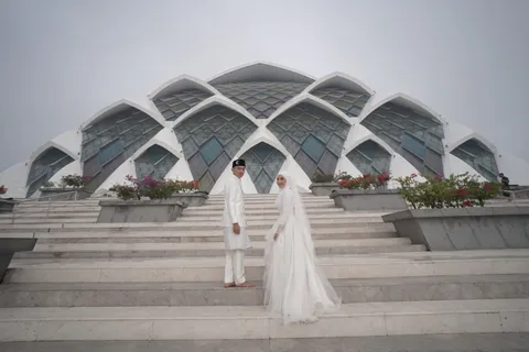 Foto sampul undangan Afina & Najib