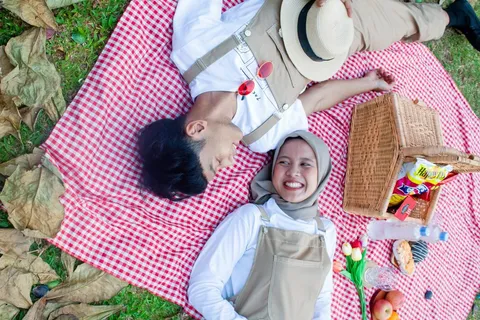 Foto sampul undangan Hilla & Regi