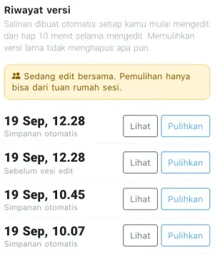 Potongan layar asli panel Riwayat versi: simpanan otomatis dengan tombol Lihat dan Pulihkan.
